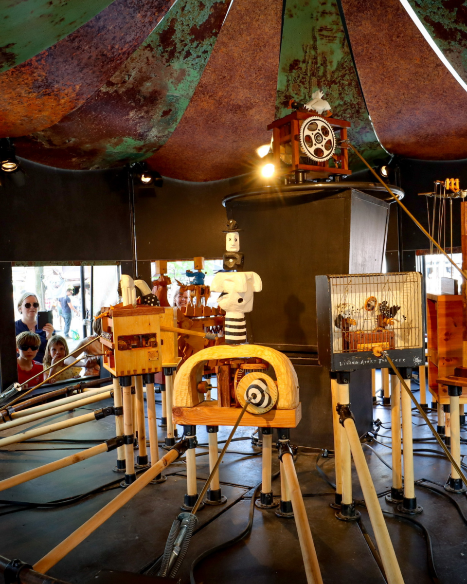 Geert Hautekiet (BE) Automata Carrousel