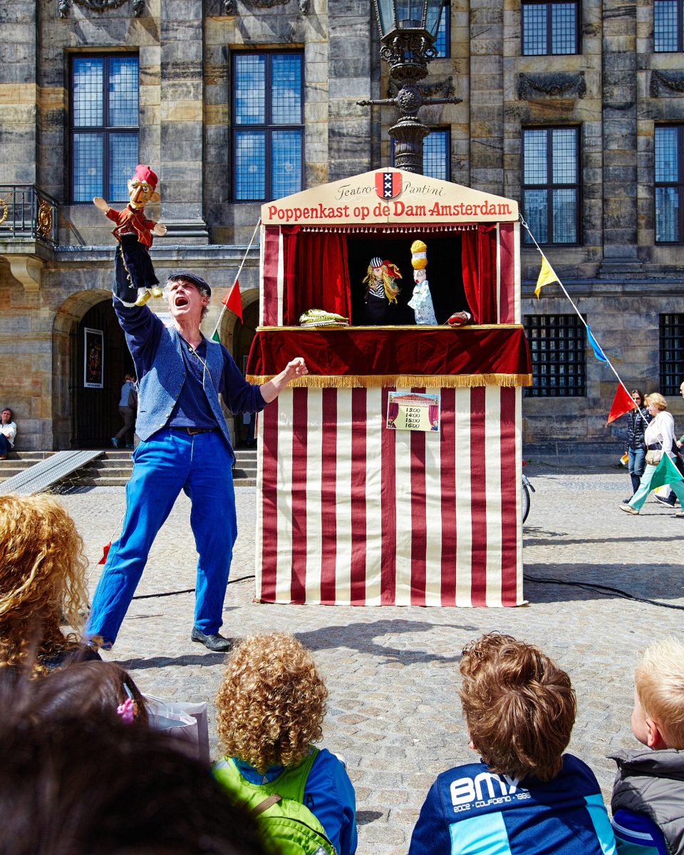 Amsterdamse Poppenkast (Egon Adel) (NL) Kijk uit! Achter je! Poppenkast op de Groenmarkt