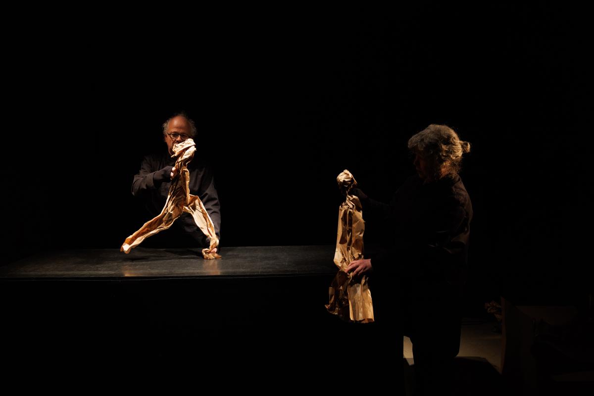 TAMTAM objektentheater (NL) A Paper Life.