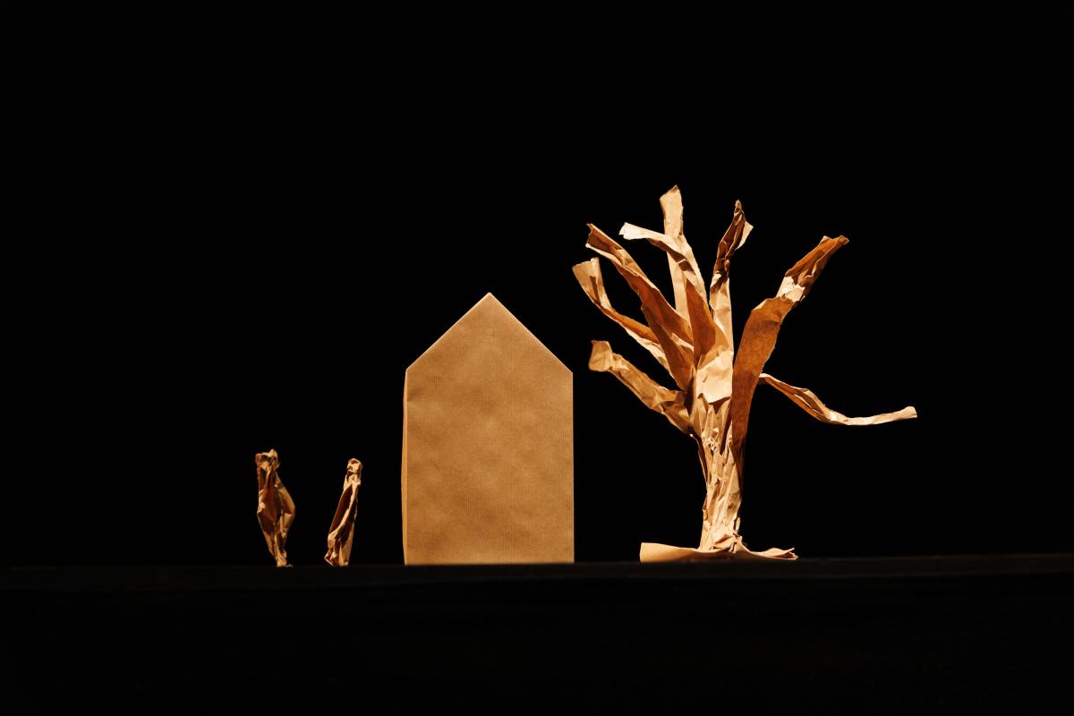 TAMTAM objektentheater (NL) A Paper Life.