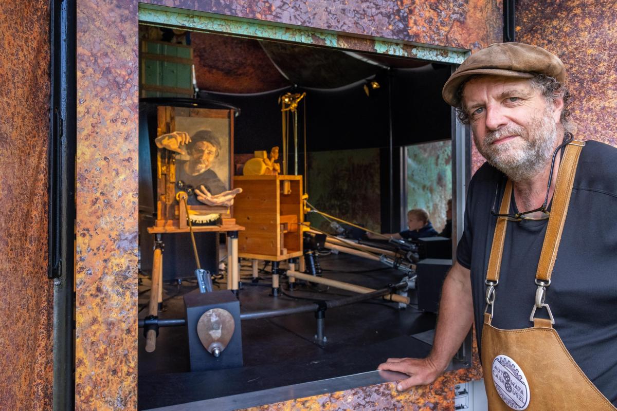 Geert Hautekiet (BE) Automata Carrousel.